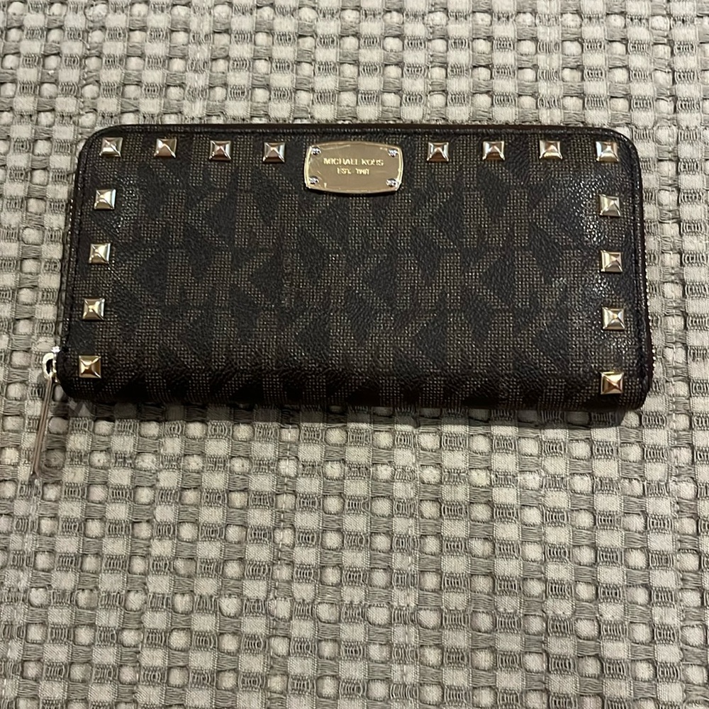 Michael Kors wallet.  Like new.